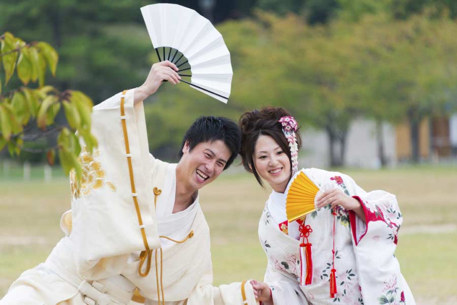 সম্প্রতি জাপানের একটি সংবাদমাধ্যম এক দম্পতির কথা তুলে ধরেছেন, যাঁরা ‘বিচ্ছেদ বিবাহ’-তে আবদ্ধ। হিরোমি তাকেদা আর হিদেকাজ়ু।