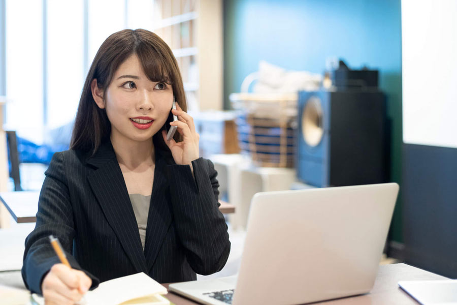 হিদেকাজ়ুর কথায়, ‘‘প্রাক্তন স্ত্রীকেও একেবারে সময় দিতে পারিনি। দিনের পর দিন বাড়ি ফিরতে পারিনি। আমার মনে হয়, সে কারণে ও ভেঙে পড়েছিল। আগের বিয়ে থেকে একটা শিক্ষাই পেয়েছি, মহিলাদের স্বাবলম্বী হওয়া উচিত।’’