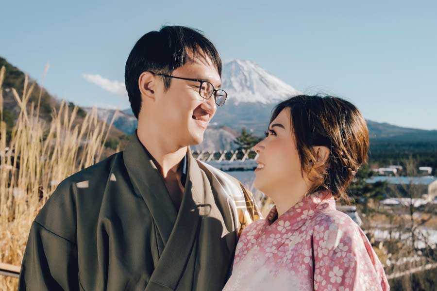 হিরোমি জানিয়েছেন, তাঁদের প্রতিবেশীরা ভাবেন, দু’জনের বিচ্ছেদ হয়ে গিয়েছে। সেই নিয়ে কানাঘুষোও শুনতে পাওয়া যায় পাড়ায়। তবে তাঁরা এ সবে কান দেন না।