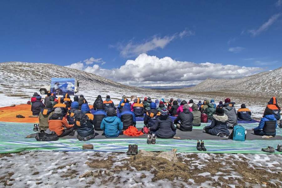তৃতীয় দিন - রাসুয়াগাধির উদ্দেশে রওনা। ধুনচে থেকে গেলে দূরত্ব ১৫ কিমি। এই রাসুয়াগাধিতেই ইমিগ্রেশন, কাস্টমসের কাজ মিটিয়ে কেরুঙের উদ্দেশে রওনা হতে হবে। কেরুং ১০৫ কিমি পথ, প্রায় ৩ ঘণ্টার রাস্তা। রাত্রিবাস কেরুঙে।