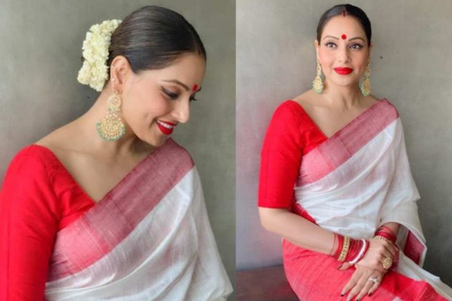 পঞ্চমী - এদিন মা স্কন্দমাতার পুজো হয়। মা দুর্গার এই রূপের প্রিয় রং সাদা বলে এদিন আমাদের নতুন পোশাকের রং-ও শুভ্র সাদা হলে উপকার লাভ হয়।