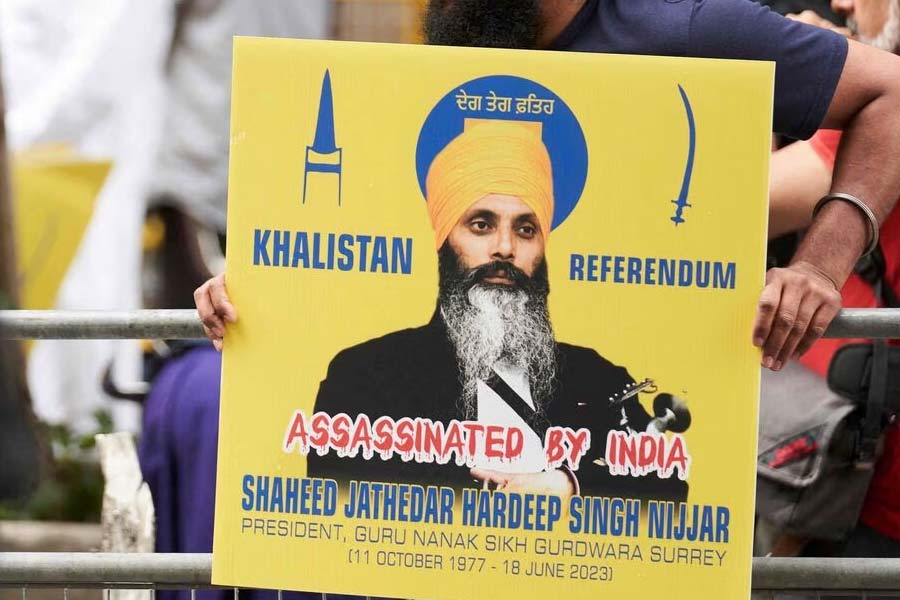 অনেকের মতে, এই রাজনৈতিক কারণেই নিজ্জর হত্যাকাণ্ডে ভারতের নাম জড়িয়েছেন কানাডার প্রধানমন্ত্রী। কারণ, শিখ গোষ্ঠীর সমর্থনে তাঁর সরকার টিকে আছে।