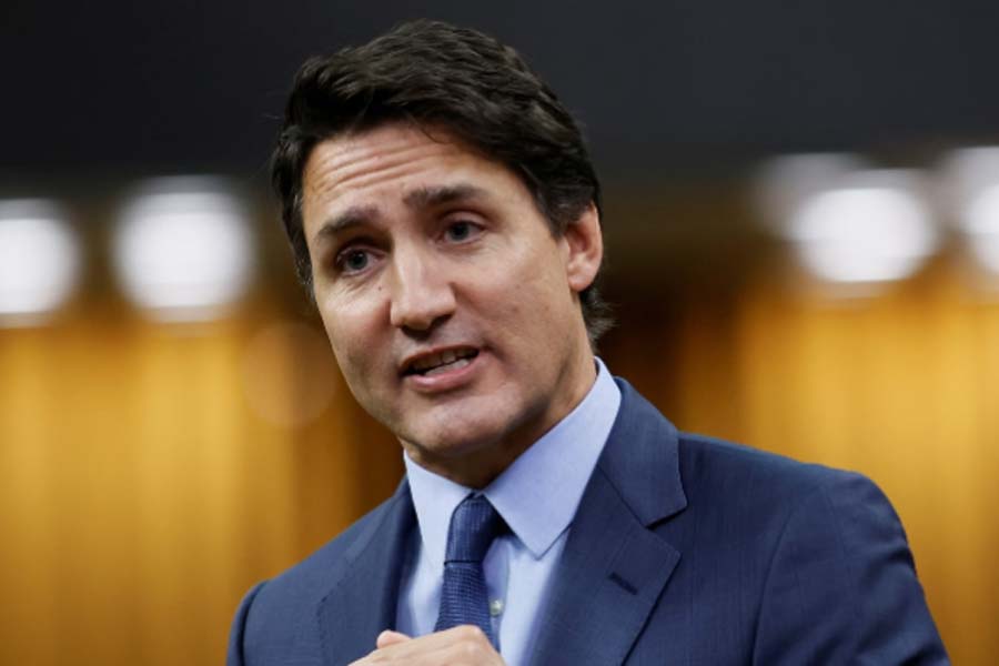 শিখদের তাই মোটেই চটাতে চান না ট্রুডো। কানাডার নিউ ডেমোক্রেটিক পার্টি (এনডিপি)-র নেতা জগমিত সিংহ। ট্রুডোর রাজনৈতিক সিদ্ধান্তের নেপথ্যে তাঁর হাত রয়েছে বলে দাবি বিশেষজ্ঞদের একাংশের।