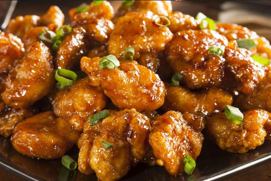 সবে মাত্র লম্বা ছুটি শেষ। ঘ্যানঘ্যানে ভিড় ঠেলে অফিস থেকে ফেরার পথে মনে মনে পুজোর পরিকল্পনা শুরু। একদিন মোগলাই, একদিন বাঙালি খানা,  আর এক দিন অবশ্যই করে চাইনিজ! কিম্বা, চাইলে আজই হয়ে যেতে পারে।