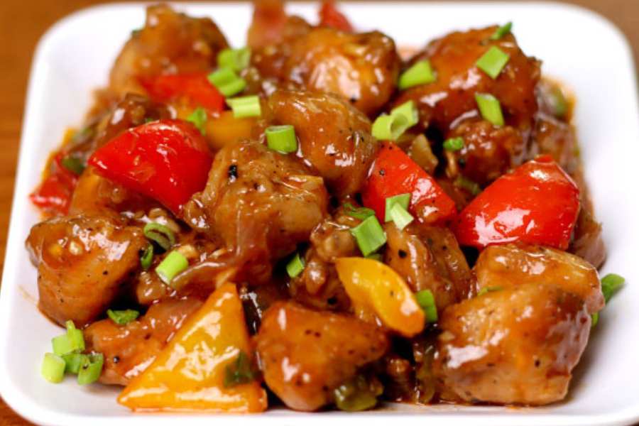 চাউম্যান, নানা শাখা আছে কলকাতায়: কলকাতা শহরে নানা প্রান্তে চাউম্যান রেস্তরাঁ এক দশকের উপরে নানা শাখা তৈরি করেছে। চমৎকার চিনা খাবারের জোরে নাম কিনেছে শহর জুড়ে মানুষের মধ্যে। তাই পুজোর সময় ভাল চাইনিজ খানার খোঁজে খুব দূর যেতে না চাইলে নিজের বাড়ির কাছাকাছি চাউম্যানের কোনও শাখায় চলে যেতে পারেন চোখ বন্ধ করে। আলাদা করে কোনও খাবারের নাম বলব না, এদের প্রায় সব ধরনের খাবারই ভাল মানের। 