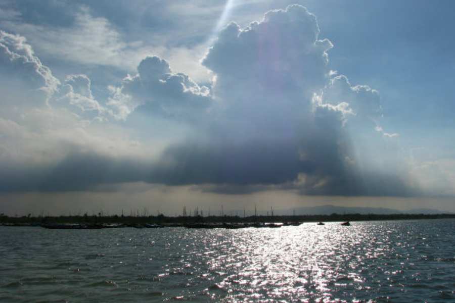 পুলিকাট হ্রদ: চিল্কা হ্রদের পরে দ্বিতীয় বড় উপহ্রদ হল পুলিকাট হ্রদ। অন্ধপ্রদেশে এই হ্রদ অবস্থিত। আগে ‘প্রলয় কাবেরী’  নামে এটি পরিচিত ছিল।  