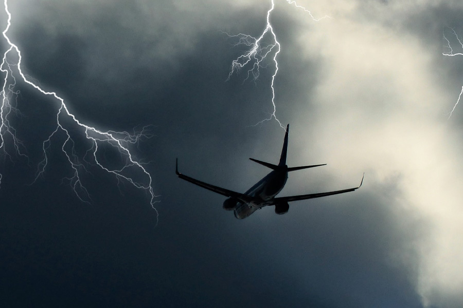 জার্মানির প্যারাগ্লাইডার ইওয়া উইসনিরস্কা-ও নাকি বজ্রগর্ভ মেঘের কাছে হার মানেননি। তবে সে অন্য কাহিনি। আপাতত র‌্যানকিনের অভিজ্ঞতা শোনা যাক।