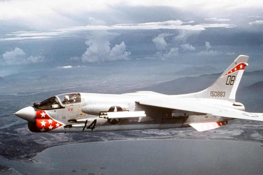 র‌্যানকিন ছিলেন আমেরিকার মেরিন কর্পস-এর যুদ্ধবিমানচালক। বজ্রগর্ভ মেঘের ধাক্কা খাওয়ার আগে তাঁর ঝুলিতে ছিল দ্বিতীয় বিশ্বযুদ্ধ এবং কোরীয় যুদ্ধে লড়াইয়ের অভিজ্ঞতা।