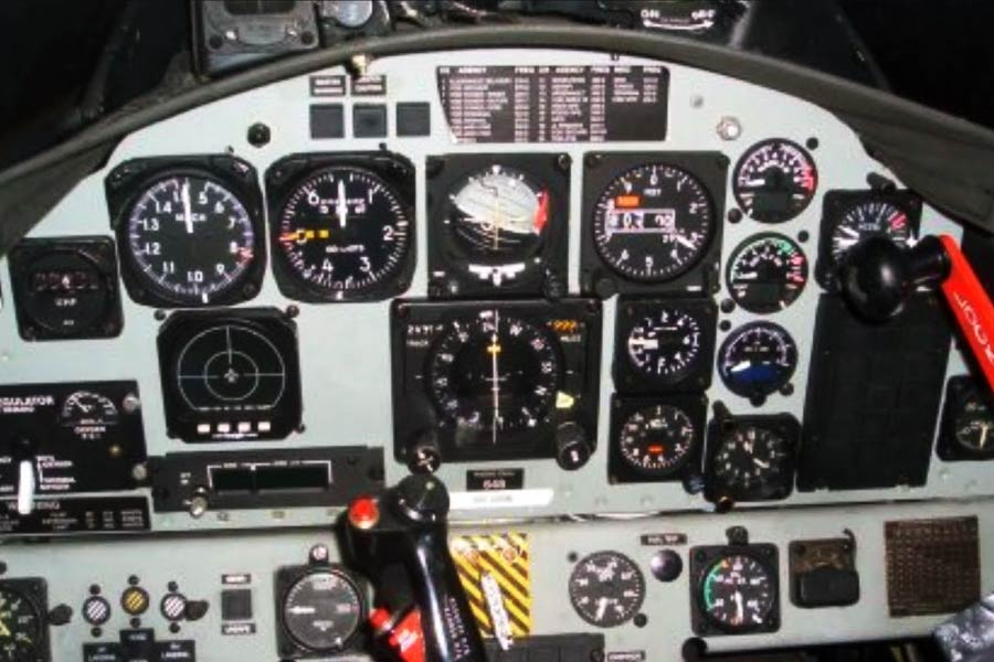 রে়ডিয়োতে যুদ্ধবিমানটির অবস্থা জানানোর সময় সেটি ৪৭ হাজার ফুট উঁচুতে উড়ছিল। সেখান থেকে বাইরে ঝাঁপ দেওয়ার অর্থ তো মৃত্যুর মুখে নিজেকে ঠেলে দেওয়া। তবে র‌্যানকিনের কাছে আর কোনও উপায় ছিল না। বাইরে তখন বরফঠান্ডা তাপমাত্রা। উড়ানের সময় গ্রীষ্মকালের ফ্লাইং স্যুট পরেই বিমানে উঠেছিলেন র‌্যানকিন।