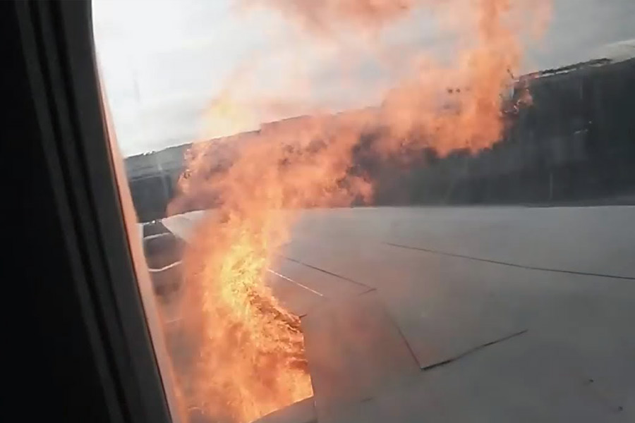 ইঞ্জিনের বিদ্যুৎ বিচ্ছিন্ন করে দিলেও বিমানটি আরও উঁচুতে ভাসতে শুরু করেছিল। ফলে ইজেকশন সিটের মাধ্যমে বিমানের বাইরে বার হওয়া ছাড়া কোনও উপায় ছিল না র‌্যানকিনের। বিমানটির গতি হারানোর অপেক্ষায় ছিলেন তিনি।