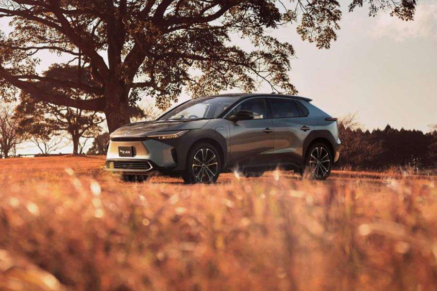 ৯. টয়োটা টাইসর- টয়োটা টাইসর আসতে চলেছে অক্টোবর মাসেই। ৫ সিটের গাড়ি চলবে পেট্রোল এবং সিএনজিতে। ইঞ্জিন থাকবে ৯৯৮ থেকে ১১৯৭ সিসির। দাম হবে ৭.৬০ লাখ থেকে ১৩.৫০ লাখ টাকার মধ্যে।