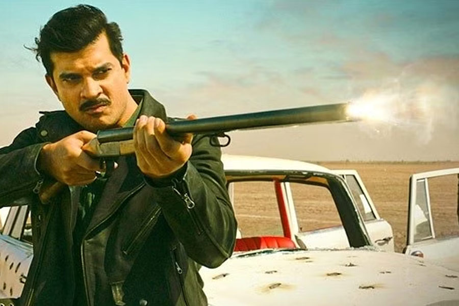 ১৩ অক্টোবর ডিজ়নি প্লাস হটস্টার ওটিটি প্ল্যাটফর্মে মুক্তি পাবে ‘সুলতান অফ দিল্লি’ ওয়েব সিরিজ়। অর্ণব রায়ের লেখা একই নামের বইয়ের উপর ভিত্তি করে এই সিরিজ়ের চিত্রনাট্য বোনা হয়েছে।