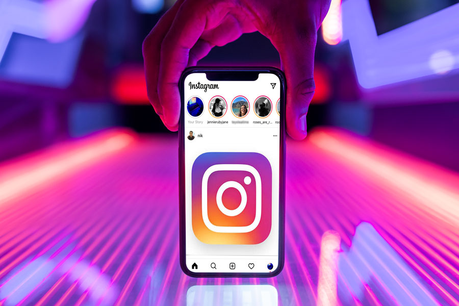 বলিপাড়া সূত্রে খবর, হিন্দি ফিল্মজগতের সকল তারকার মধ্যে উপার্জনের দিক থেকে যিনি এগিয়ে রয়েছেন, তিনি ইনস্টাগ্রামে পোস্টপ্রতি ৩ কোটি টাকা পর্যন্ত আয় করেন।