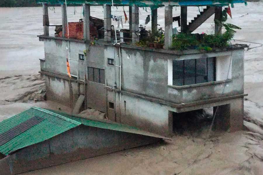 এই ২৮টি শিবিরে ইতিমধ্যেই ৫৮০০ জনকে সরিয়ে আনা হয়েছে। স্থানীয় প্রশাসন নিচু এলাকা থেকে আরও বাসিন্দাদের সরিয়ে আনার কাজ করছে। 