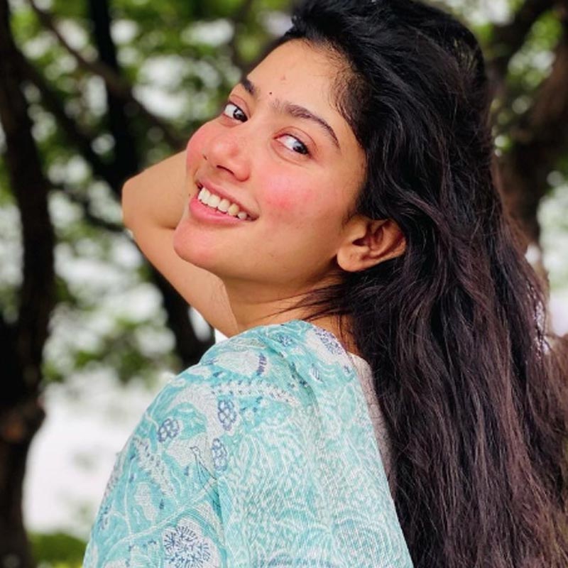 তার পর প্রস্তাব যায় দক্ষিণের জনপ্রিয় অভিনেত্রী সাই পল্লবীর কাছে। শোনা যায়, রাজিও হন অভিনেত্রী।