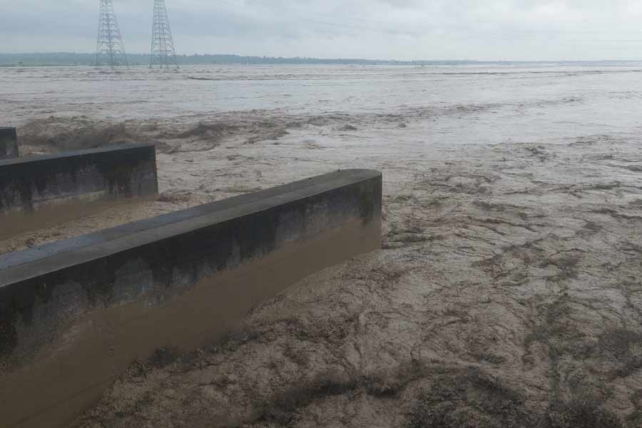 বুধবার উত্তর সিকিমের ভয়ঙ্কর সব ছবি কাঁপুনি ধরিয়ে দিয়েছে গোটা উত্তরবঙ্গে। 