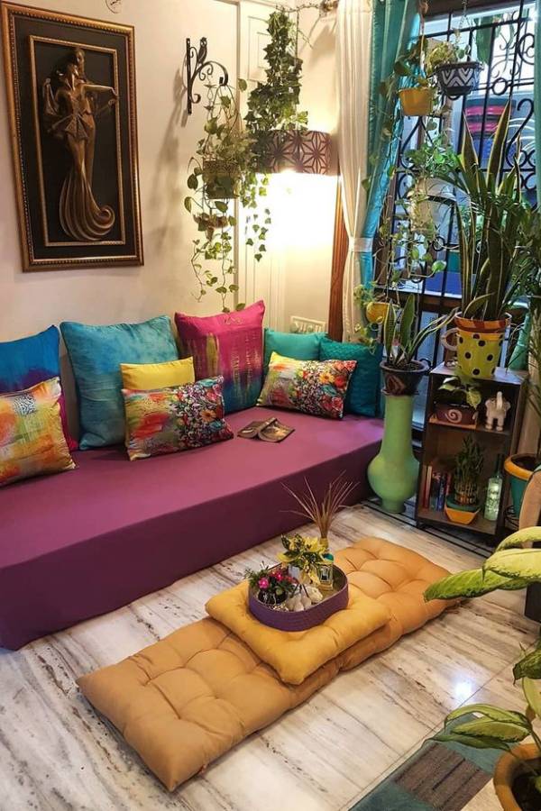 পুজো মানেই কত লাগামছাড়া খরচ। কিন্তু তার মধ্যেও ঘর সাজানোর বিষয়টাকে ভুললে চলে নাকি? বাজেট কম? পরোয়া নেই। কম খরচেও পুজোর আগে ঘরদোর ঝলমলে করে ফেলতে পারেন। দেখে নিন কী ভাবে? 