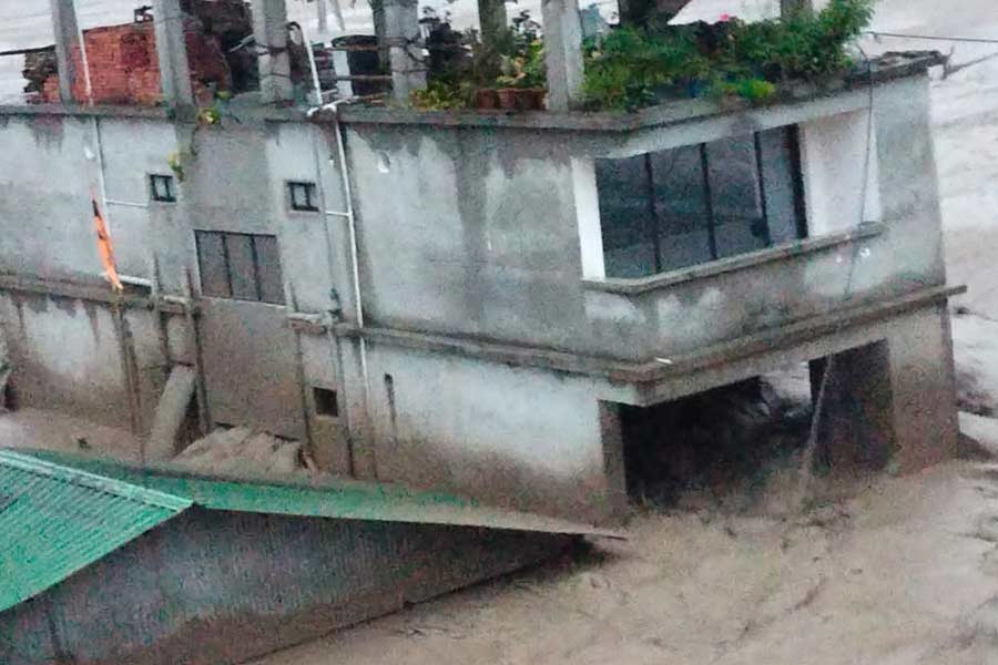 ধ্বংসলীলা দেখার পর রাজ্যপালের তাৎপর্যপূর্ণ মন্তব্য, ‘‘দুর্ঘটনা নিতান্ত কাকতালীয় নয়।’’ উন্নয়নের নামে নির্বিচারে প্রকৃতি নিধন নিয়েও নিজের মত ব্যক্ত করেছেন রাজভবনের বাসিন্দা।