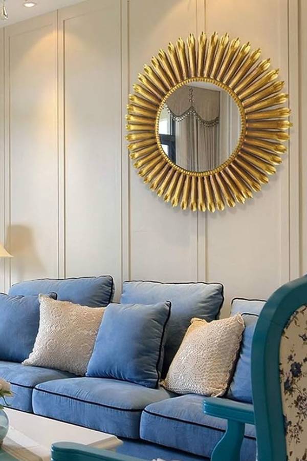 আয়নার ব্যবহার করে খুব সহজেই ঘরের ভোল বদলে ফেলা যায়। এর জন্য যে খুব দামি ফ্রেমের আয়না দরকার, তা কখনওই  নয়।