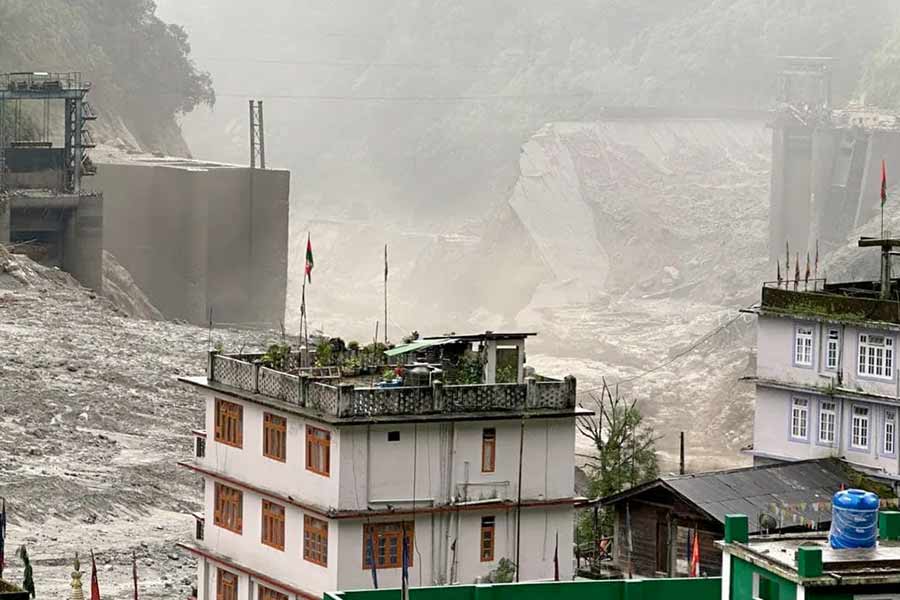 ২০২২ সালে তিস্তার উপর চুংথাম এবং মঙ্গনে ১২০০ মেগাওয়াটের বিদ্যুৎপ্রকল্প গড়ে তোলা হয়েছিল। এই প্রকল্পে সিকিম সরকারের ৬০.০৮ শতাংশ অংশীদারিত্ব রয়েছে। ২৫ হাজার কোটি টাকা খরচ করে এই প্রকল্পটি গড়ে তোলা হয়েছে।