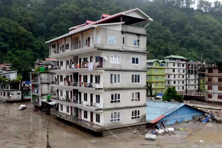 সিকিম প্রশাসন সূত্রে খবর, উত্তর সিকিমের মঙ্গন জেলা এবং পূর্ব সিকিমের পাকিয়ং এবং গ্যাংটক এই হড়পা বানে লন্ডভন্ড হয়ে গিয়েছে। সবচেয়ে বেশি ক্ষতি হয়েছে মঙ্গনে।