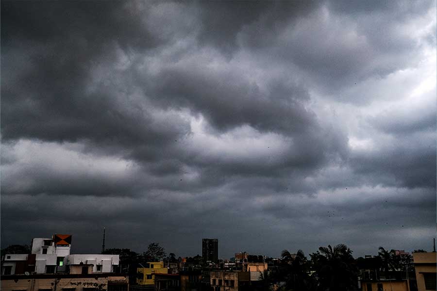 Rain with thunder likely in Kolkata and surroundings as Cyclone Michaung set to make landfall
