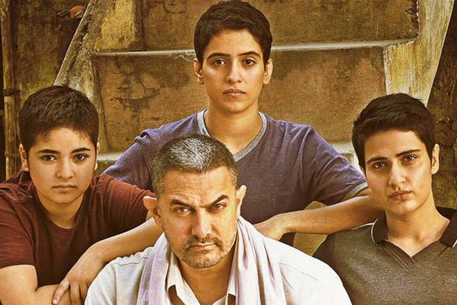 বক্স অফিসে ‘দঙ্গল’ ছবিটির বিশ্বব্যাপী সম্ভাব্য মোট আয় ১৯৬৮.০৩ কোটি থেকে ২০২৩.৮১ কোটি টাকা।