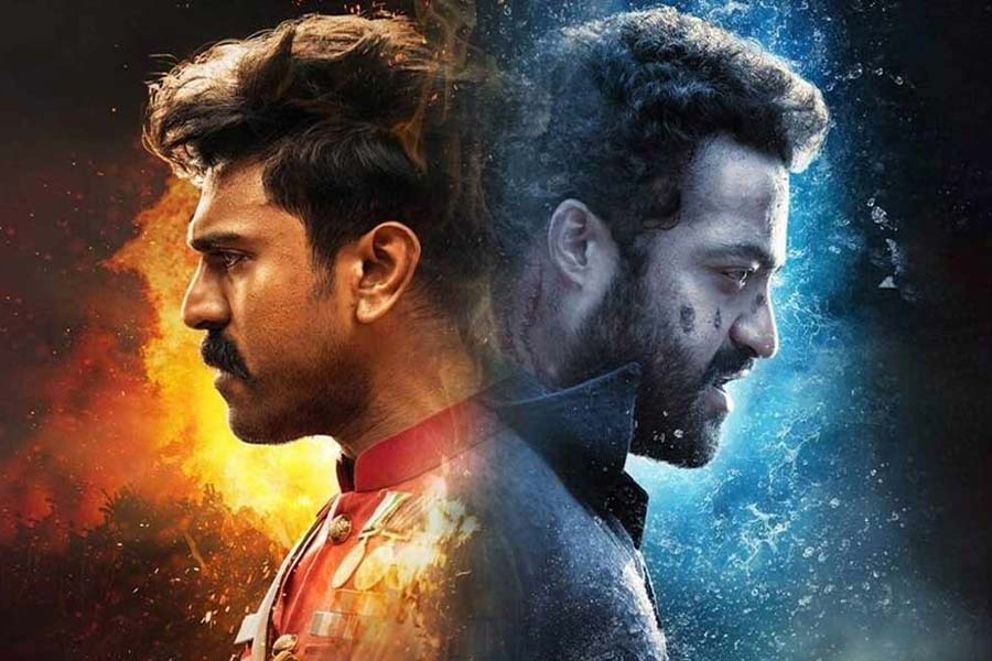 ২০২২ সালে এসএস রাজামৌলির পরিচালনায় মুক্তি পায় আরও একটি দক্ষিণী ছবি ‘আরআরআর’। এই ছবিতে মুখ্যচরিত্রে অভিনয় করতে দেখা যায় রামচরণ, এনটি রামারাও জুনিয়রকে। এ ছাড়াও ছিলেন বলি তারকা অজয় দেবগন এবং আলিয়া ভট্ট।