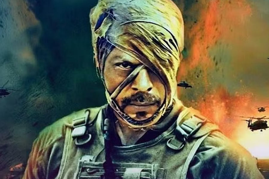 ছবি বিশেষজ্ঞদের দাবি, উপার্জনের দিক থেকে শীঘ্রই ১১০০ কোটি টাকার মুখ দেখবে ‘জওয়ান’। মুক্তির চতুর্থ সপ্তাহে আয়ের পরিমাণ আরও বৃদ্ধি পাবে এই ছবির।