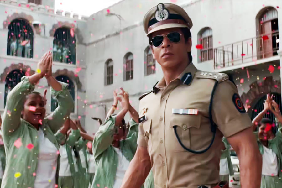 বলিপাড়া সূত্রে খবর, মুক্তির ২৭ দিনের মাথায় দেশে ৬১৪ কোটি টাকার ব্যবসা করে ফেলেছে ‘জওয়ান’।