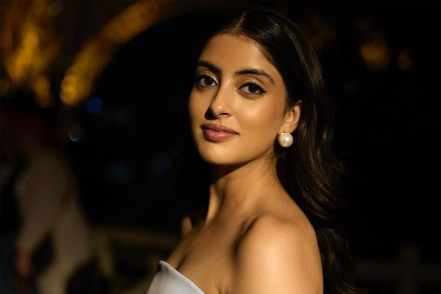 একই সংস্থা আয়োজিত র‌্যাম্পে হাঁটলেও ঐশ্বর্যা এবং নব্যার শো আলাদা ছিল। এখানেই ধরা পড়ল বচ্চন পরিবারের ভাঙন আর নব্যার সাফল্যের উদ্‌যাপন। 