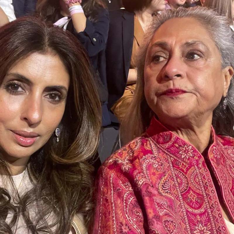 নব্যার শো চলাকালীন অতিথির আসনে উপস্থিত ছিলেন জয়া বচ্চন এবং শ্বেতা বচ্চন নন্দা। কিন্তু ঐশ্বর্যার শোয়ে দর্শকাসনে দেখা গেল না বচ্চন পরিবারের কোনও সদস্যকে।