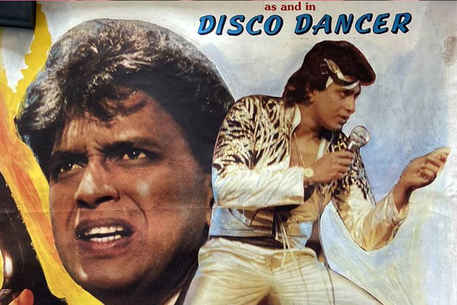 ‘ডিস্কো ডান্সার’ প্রথম ভারতীয় ছবি যা বক্স অফিসে ১০০ কোটি টাকার ক্লাবে নিজের জায়গা করে নেয়।
