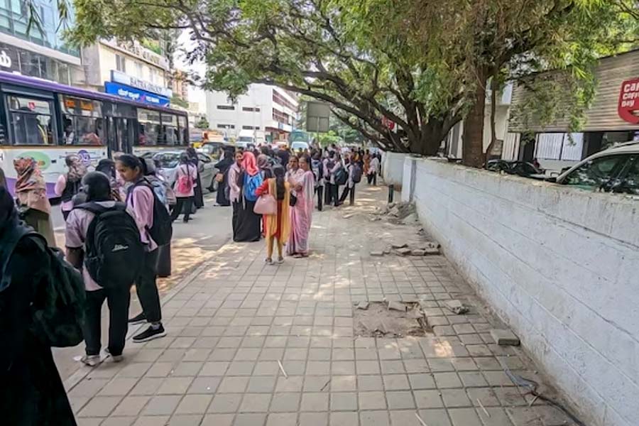 Bus stop worth 10 lakh rupees stolen in Bengaluru