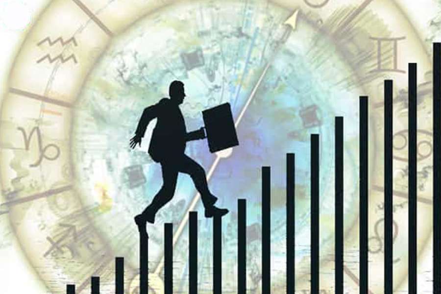 পুজোর সময় এমন হঠাৎ অর্থলাভ জাতকদের সাহায্য করবে এগিয়ে যেতে। এতে জীবনে শুধু এককালীন নয়,  আয় বৃদ্ধির যোগও রয়েছে। জাতকদের যদি ব্যবসার কাজে যোগাযোগ থাকে,  তা হলে এই সময় ব্যবসার নানা উন্নতির জন্যও খুব ভাল।