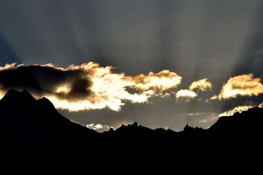 নাম তার মুন্সিয়ারি। গঞ্জ মানে গ্রাম। এটাও গ্রাম। তবে বাংলাদেশের মুন্সিগঞ্জ নয়। আমাদের দেশের কুমায়ুন অঞ্চলের মুন্সিয়ারি গ্রাম। পিথোরাগড় জেলার অন্তর্গত এক অত্যাশ্চর্য গ্রাম!