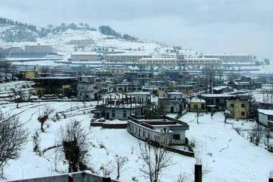 এমনকী ভাগ্যে থাকলে ডিসেম্বর-জানুয়ারিতে মুন্সিয়ারি গ্রামে তুষারপাতের সাক্ষীও থাকতে পারেন আপনি। নিরাশ হবেন না ট্রেকিং প্রিয় পর্যটকেরাও। কারণ,  মুন্সিয়ারি থেকেই এ দেশের অন্যতম জনপ্রিয় খালিয়া টপ ট্রেকিং শুরু হয়। 