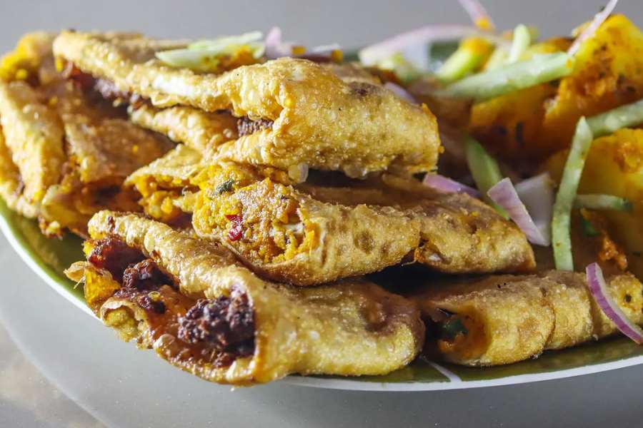 পুজোয় ঠাকুর দেখতে বেরিয়েছেন?  তা’ও আবার উত্তর কলকাতার ঠাকুর। ঠাকুর দেখার মধ্যে টুকটাক খাওয়া তো চলতেই থাকে।