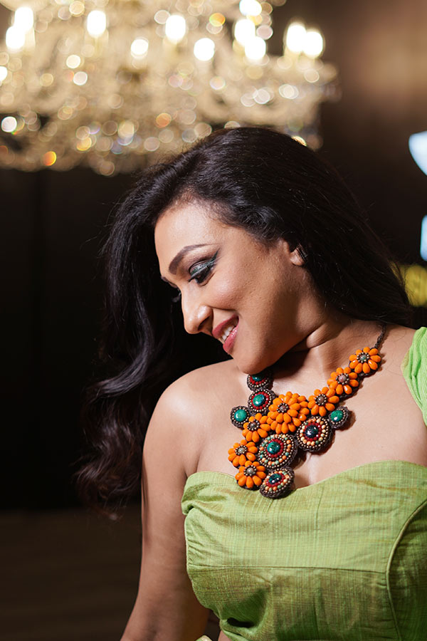 কিন্তু সাজের কোনও ঘাটতি নেই, নবমীর রাতের জন্য এই সাজেই বাজিমাত করবেন তিনি। 