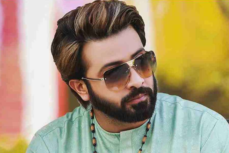 Bangladeshi actor Shakib Khan going to paired up opposite Bollywood actress Sonal Chouhan