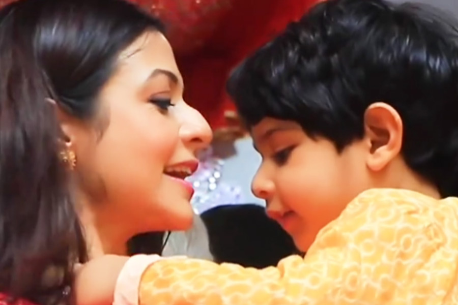 How is Tollywood actress Koel Mallick spending time with son Kabir in between movie promotion