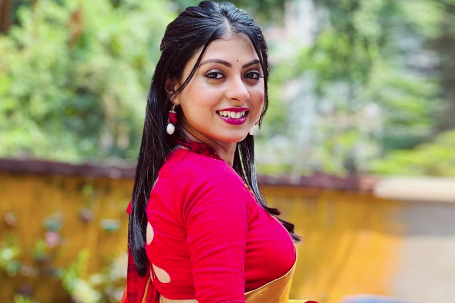 Zee Bangla’s Neemphuler Modhu serial actress Soumi Chakraborty announces her relationship with content creator prithwis