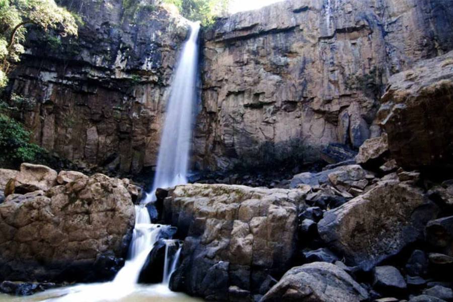 জায়গাটি ছত্তিশগড়ে। বিন্ধ পর্বতের কোল ঘেঁষা,  এখনও অবধি ভারতবর্ষের ভ্রমণ-মানচিত্রের একটি স্বল্প চেনা জায়গা।  মাইনপাট। স্থানীয় লোকজনেরা বলে থাকেন ছত্তিশগড়ের শৈলশহর। জায়গাটি ছত্তিশগড়ে। বিন্ধ পর্বতের কোল ঘেঁষা,  এখনও অবধি ভারতবর্ষের ভ্রমণ-মানচিত্রের একটি স্বল্প চেনা জায়গা।  মাইনপাট। স্থানীয় লোকজনেরা বলে থাকেন ছত্তিশগড়ের শৈলশহর। 