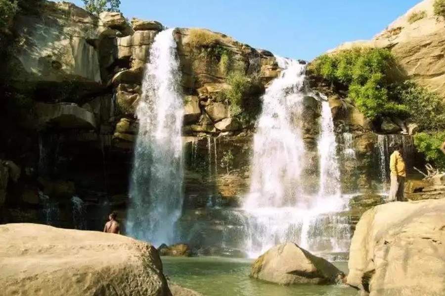 কিন্তু এর তুমুল জনপ্রিয়তাও সেজন্যই। মাইনপাটে দু’দিনের সফরে গেলেও উল্টাপানি দেখতে একদম ভুলবেন না যেন!