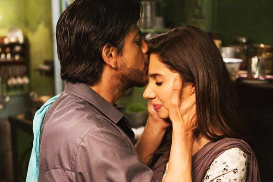 ২০১৭ সালে বলিপাড়ায় পা রাখেন মাহিরা। ‘রইস’ ছবিতে শাহরুখ খানের বিপরীতে অভিনয় করেন তিনি। বক্স অফিসে ছবিটি তেমন ব্যবসা করেননি। এর পর মাহিরাকেও অন্য কোনও বলিউডি ছবিতে অভিনয় করতে দেখা যায়নি।