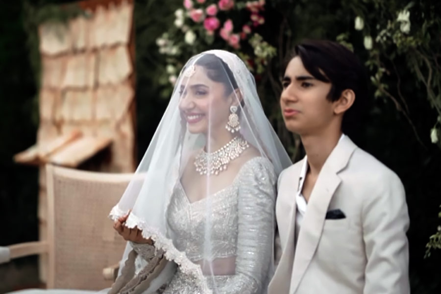 আলিকে বিয়ের দু’বছর পর পুত্রসন্তান আজ়লানের জন্ম দেন মাহিরা। কিন্তু ২০১৫ সালে আলির সঙ্গে বিচ্ছেদ হয়ে যায় অভিনেত্রীর।