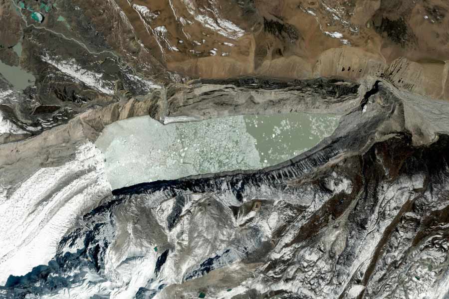 ইন্টারন্যাশনাল সেন্টার ফর ইন্টিগ্রেটেড মাউন্টেন ডেভেলপমেন্ট (আইসিআইএমওডি) কয়েক বছর আগে সিকিমে একটি সমীক্ষা চালিয়েছিল। উপগ্রহচিত্রের মাধ্যমে লোনকের মতো ৩২০টি হিমবাহসৃষ্ট হ্রদের সন্ধান পেয়েছিল তারা। যেগুলির মধ্যে ১৪টিকে তারা বিপজ্জনক বলে জানায়। আবার অন্য এক সমীক্ষার দাবি, এ রকম হিমবাহসৃষ্ট হ্রদের অববাহিকায় ভারতের ৩০ লক্ষ লোকের বাস। যেগুলি সিকিম এবং কেদারনাথের মতো ভয়ানক বিপর্যয় ডেকে আনতে পারে।