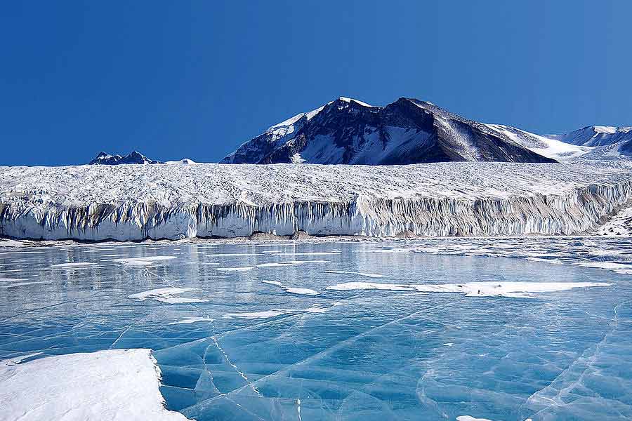 নেচার কমিউনিকেশনস জার্নালে প্রকাশিত এক সমীক্ষায় দেখা গিয়েছে, ৩০টি দেশে এ রকম ১০৮৯টি হিমবাহসৃষ্ট হ্রদের অববাহিকা রয়েছে, যে অববাহিকায় প্রায় ন’কোটি মানুষের বাস। তার মধ্যে দেড় কোটি মানুষের বাস এই ধরনের হিমবাহসৃষ্ট হ্রদের ৫০ কিলোমিটারের মধ্যেই। ফলে স্বাভাবিক ভাবেই এই ধরনের হ্রদের যত কাছে বাস হবে, বিপদ ততই বেশি।