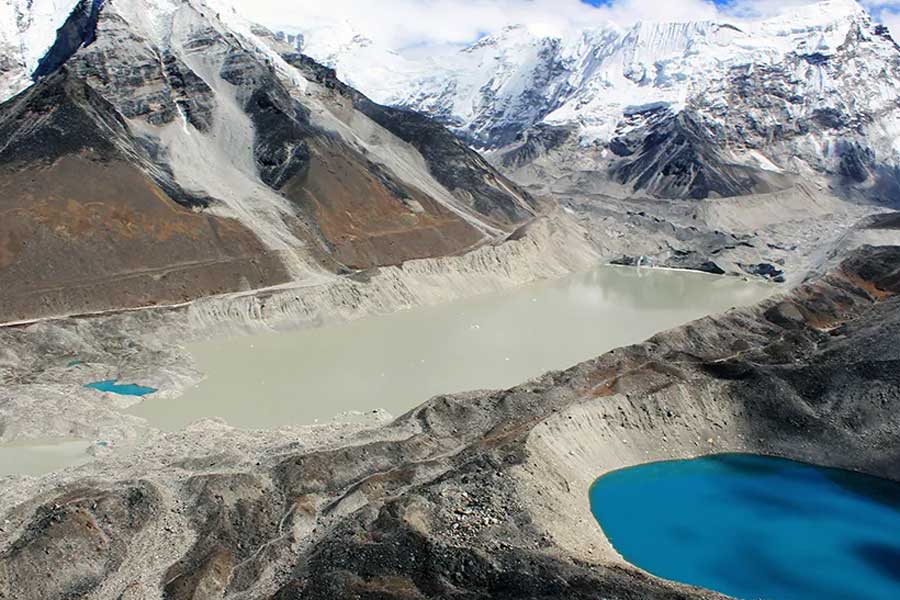 বিশ্বে যে ১০৮৯টি হিমবাহসৃষ্ট হ্রদ রয়েছে, তার মধ্যে পাকিস্তানের খাইবার পাখতুনখোয়া, পেরু এবং বলিভিয়ার হিমবাহসৃষ্ট হ্রদের অববাহিকা ‘সবচেয়ে বিপজ্জনক’ তালিকায় রয়েছে।