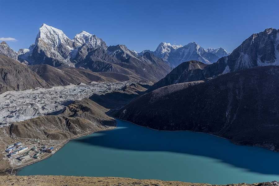 বিজ্ঞানীদের দাবি, এই হ্রদগুলি যে কোনও সময় ফেটে যেতে পারে। পাকিস্তানে এই ধরনের হ্রদের আশপাশে ১২ লক্ষ মানুষের বাস। পেরুতে ৯০ হাজার এবং বলিভিয়ায় ১০ হাজার মানুষ বাস করেন।